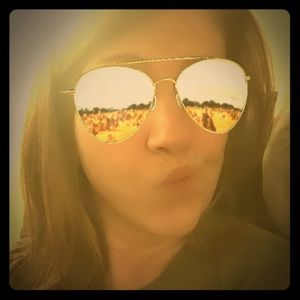 Meet your Posher, Stacy